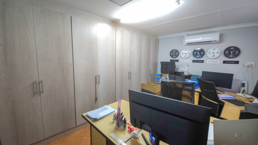 6 Bedroom Property for Sale in Kosmos Ridge North West